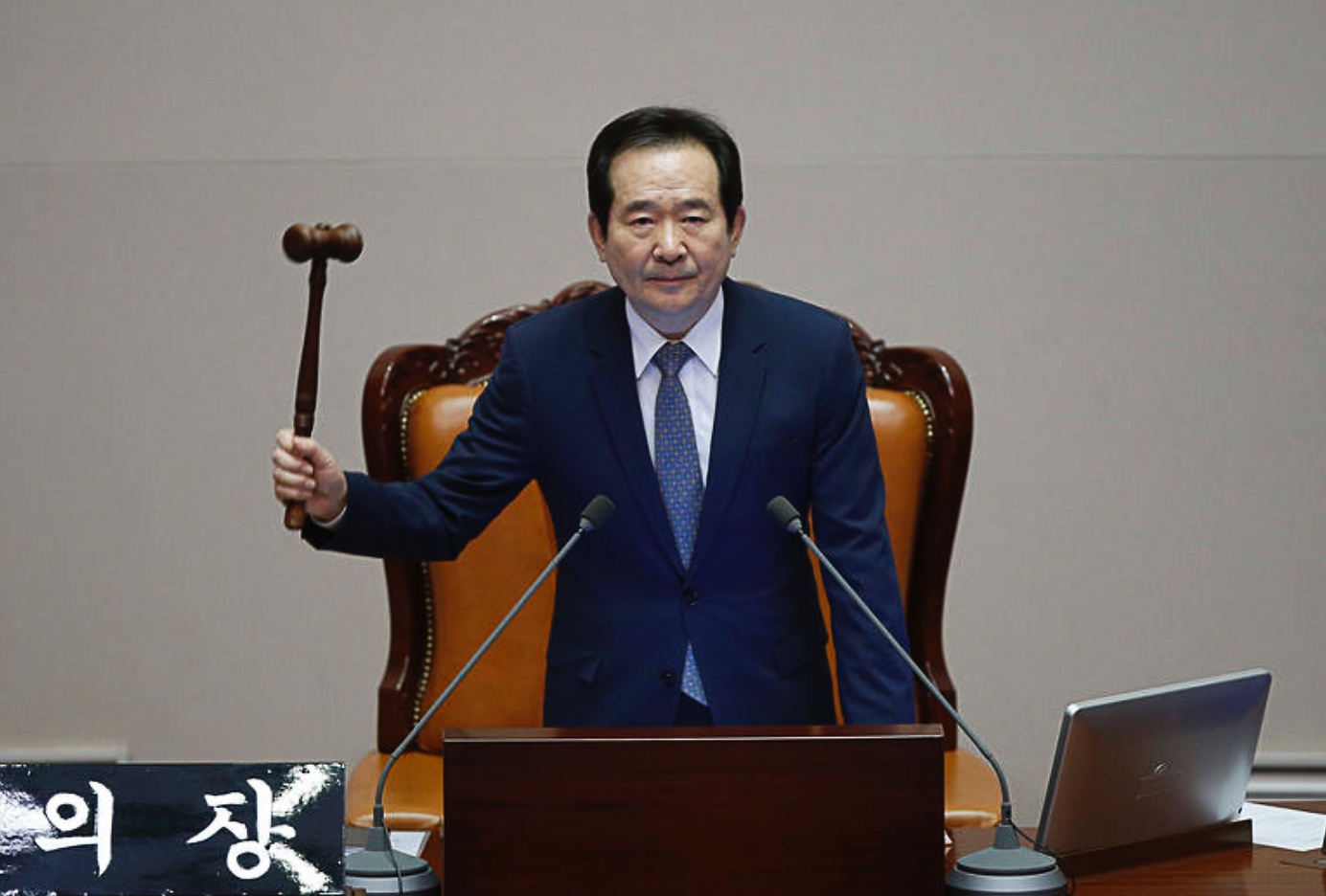 Thong qua luan toi, Quoc hoi Han dinh chi Tong thong Park hinh anh