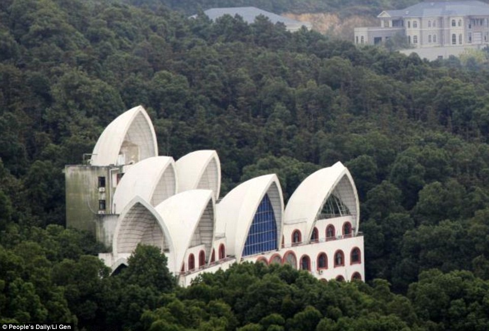 ngoi lang Hoa Tay giau nhat Trung Quoc anh 10