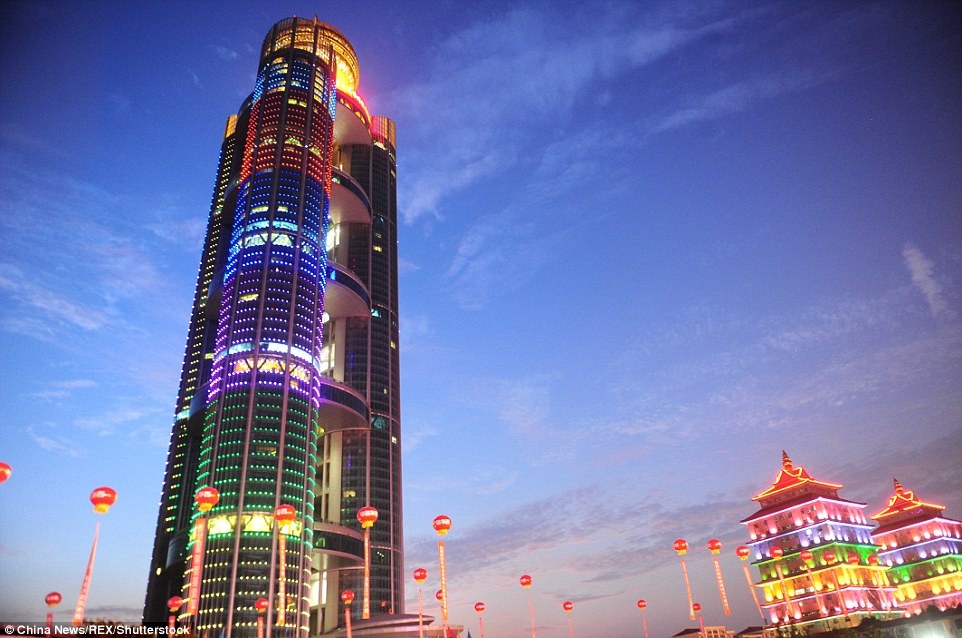 ngoi lang Hoa Tay giau nhat Trung Quoc anh 4