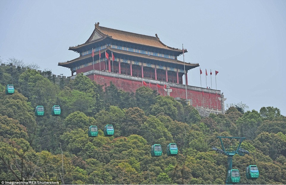 ngoi lang Hoa Tay giau nhat Trung Quoc anh 8