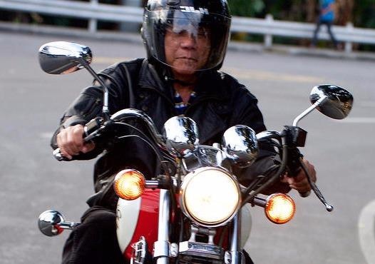 Duterte mong duoc lai moto nhu khi lam thi truong hinh anh