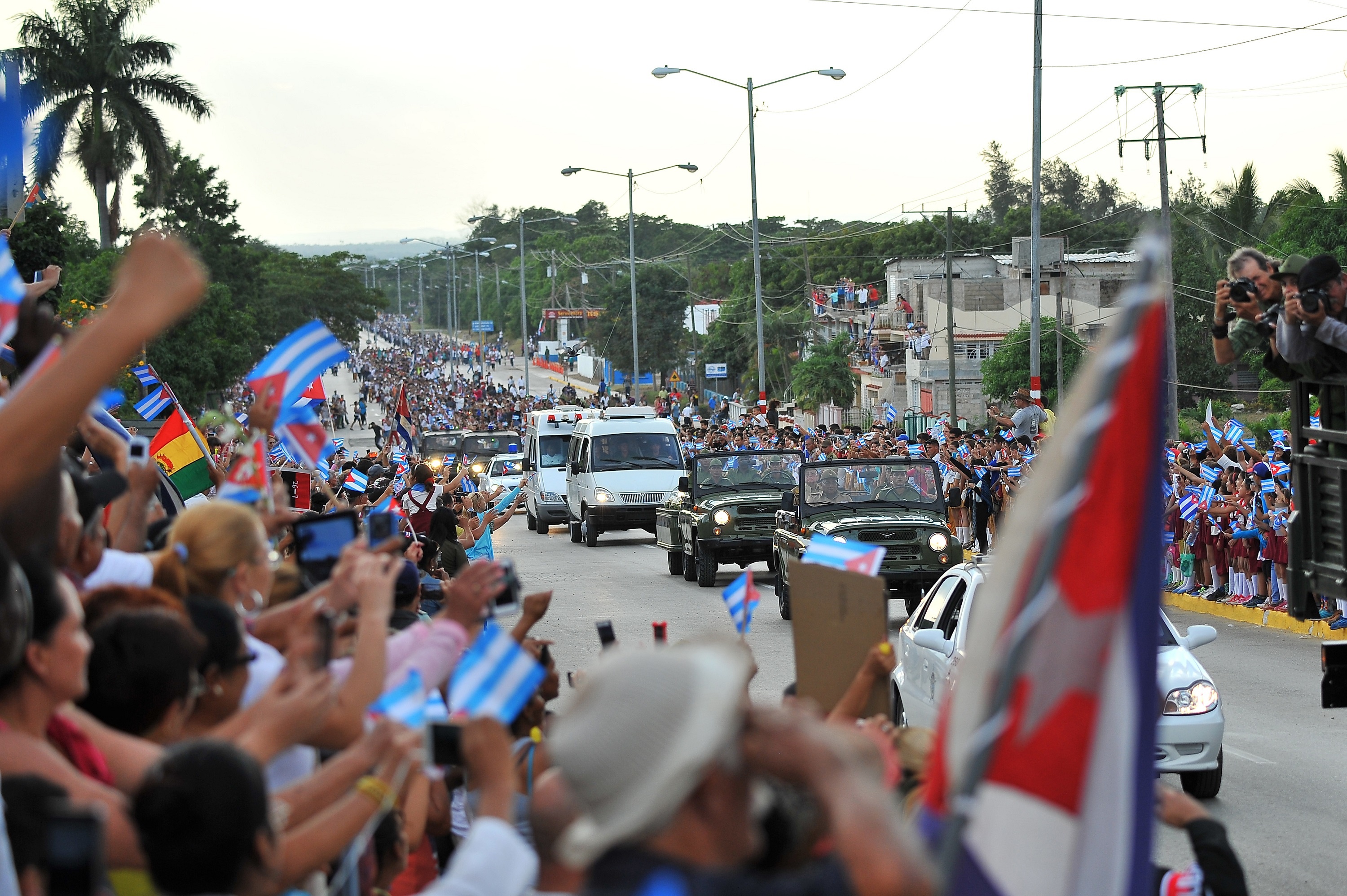 doan xe cho tro cot Fidel Castro anh 14