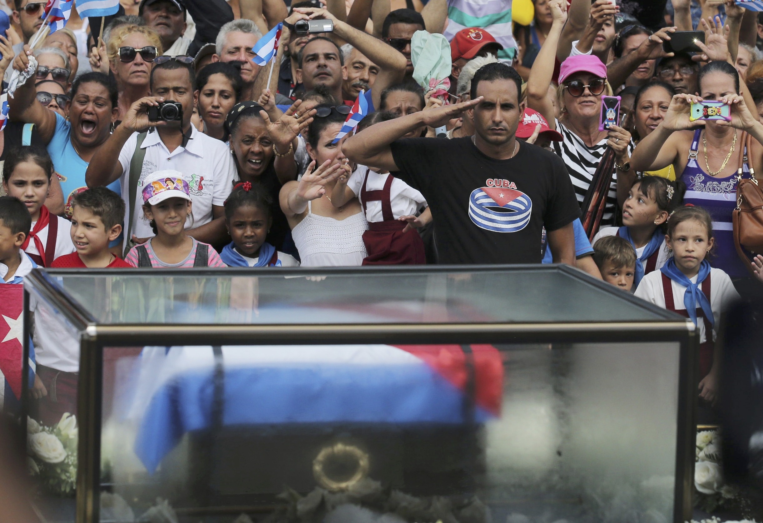 doan xe cho tro cot Fidel Castro anh 11