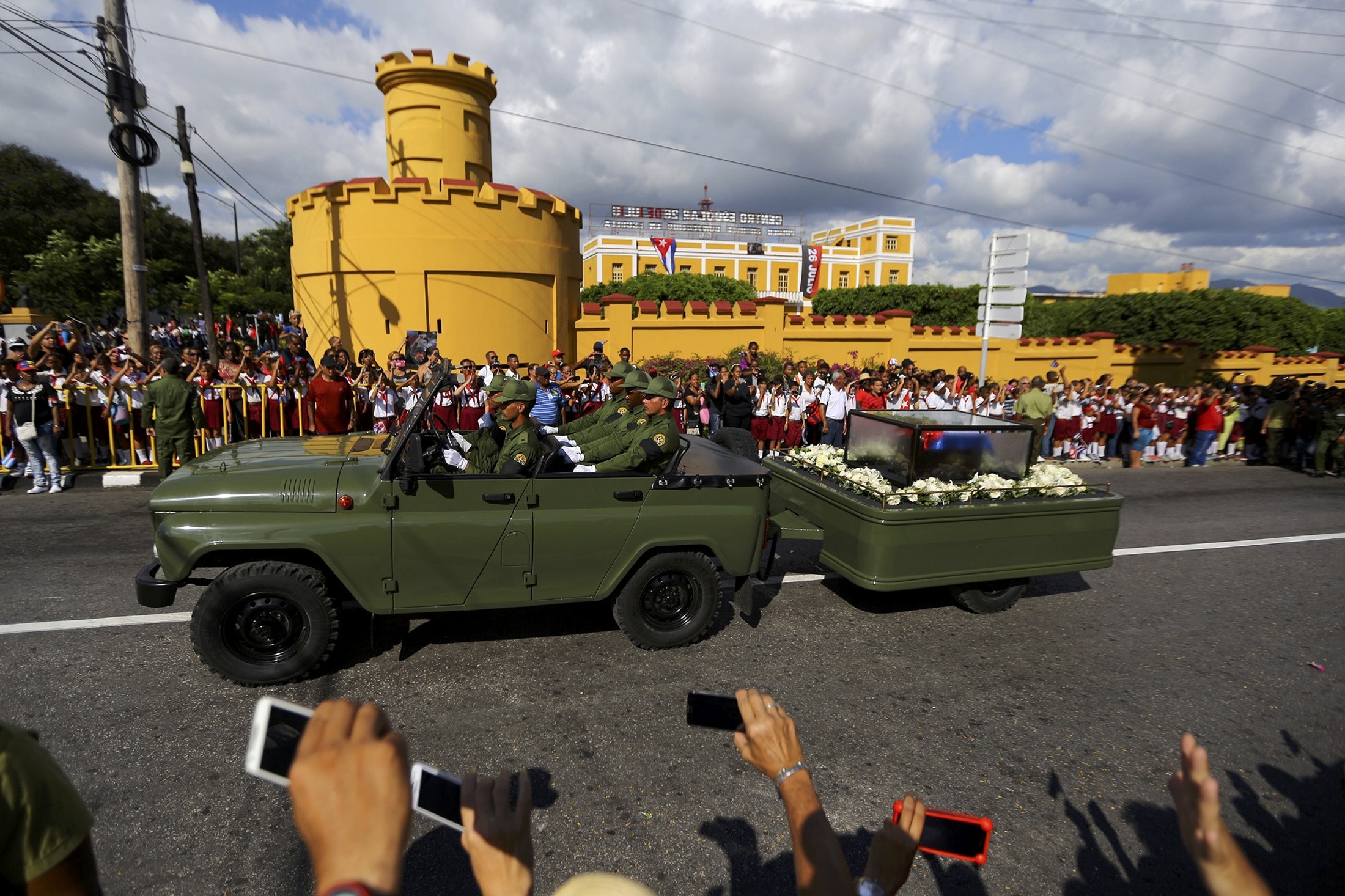 doan xe cho tro cot Fidel Castro anh 16