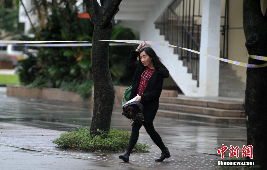 thi cong chuc o Trung Quoc anh 10