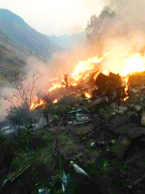 máy bay rơi ở Pakistan ảnh 2 may bay roi o Pakistan anh 2