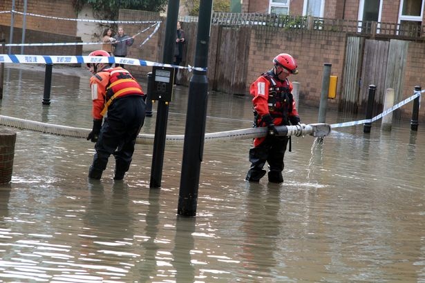 ngập lụt ở London ảnh 6 ngap lut o London anh 6