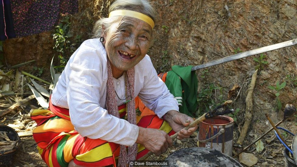 phụ nữ xăm mặt ở Myanmar ảnh 12 phu nu xam mat o Myanmar anh 12