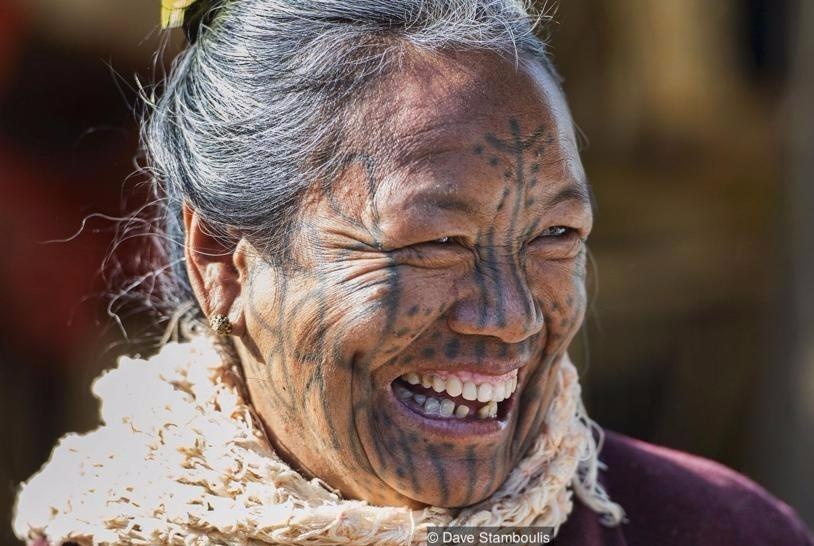 Huyen thoai nhung nguoi dan ba 'mat ho' o Myanmar hinh anh