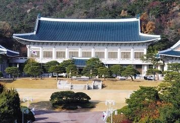 Cong to vien xem xet kham xet van phong tong thong Han Quoc hinh anh