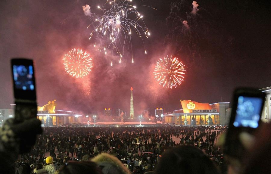 Phao hoa 15 phut mung nam moi tai Trieu Tien hinh anh