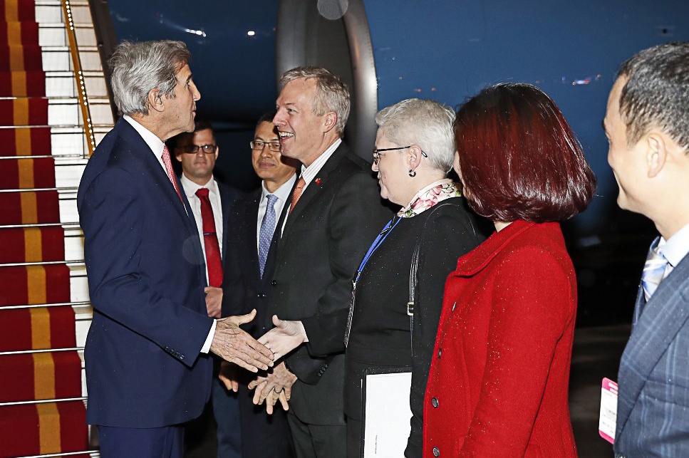 Ngoai truong My John Kerry da den Ha Noi hinh anh