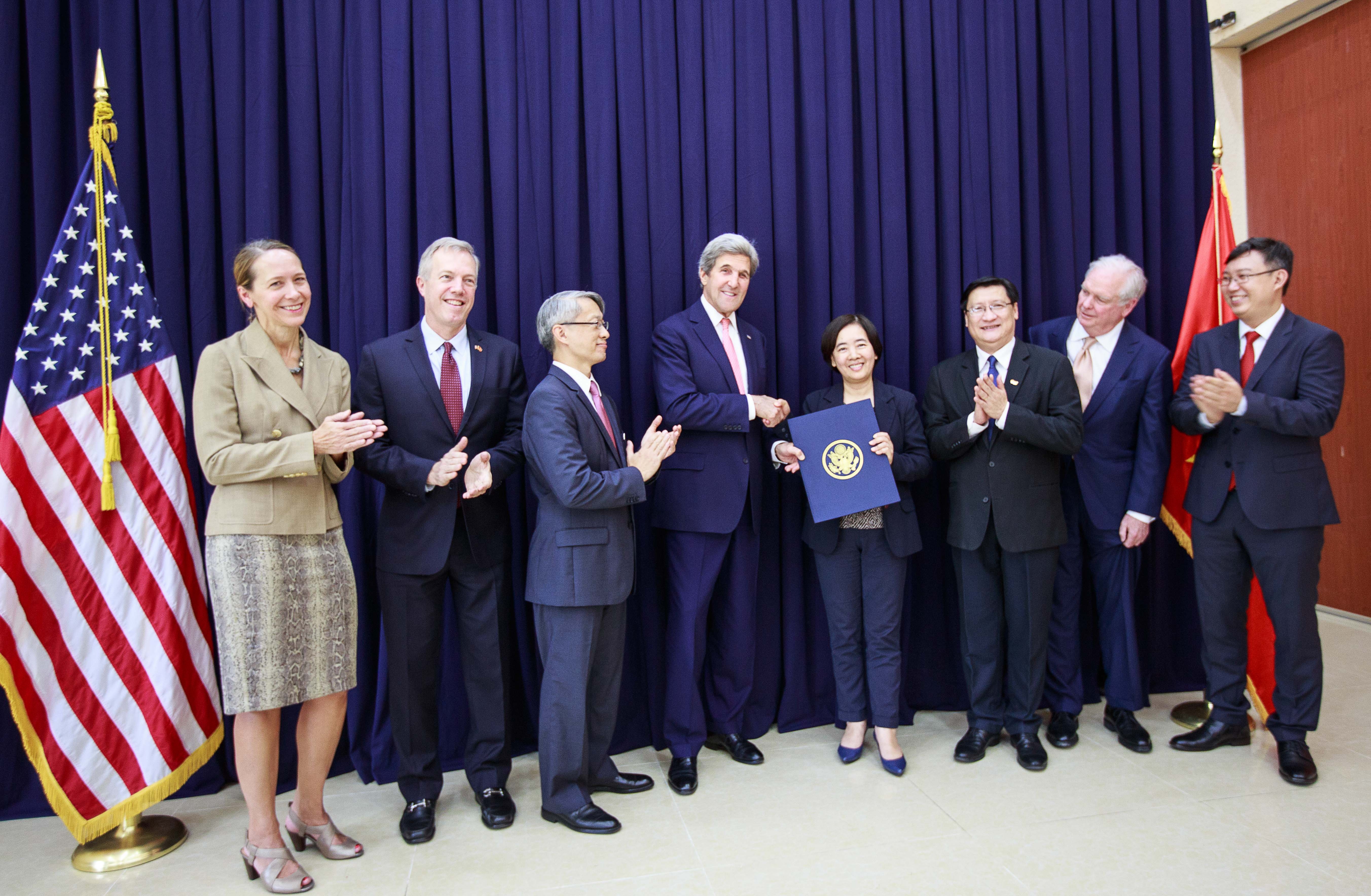 John Kerry đến TP.HCM ảnh 9 John Kerry den TP.HCM anh 9