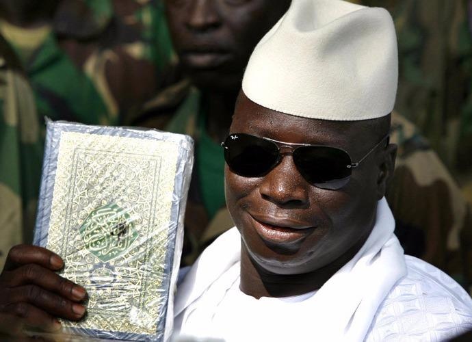 Lanh dao 'ty nam' Gambia luu vong, kho bac trong tron hinh anh