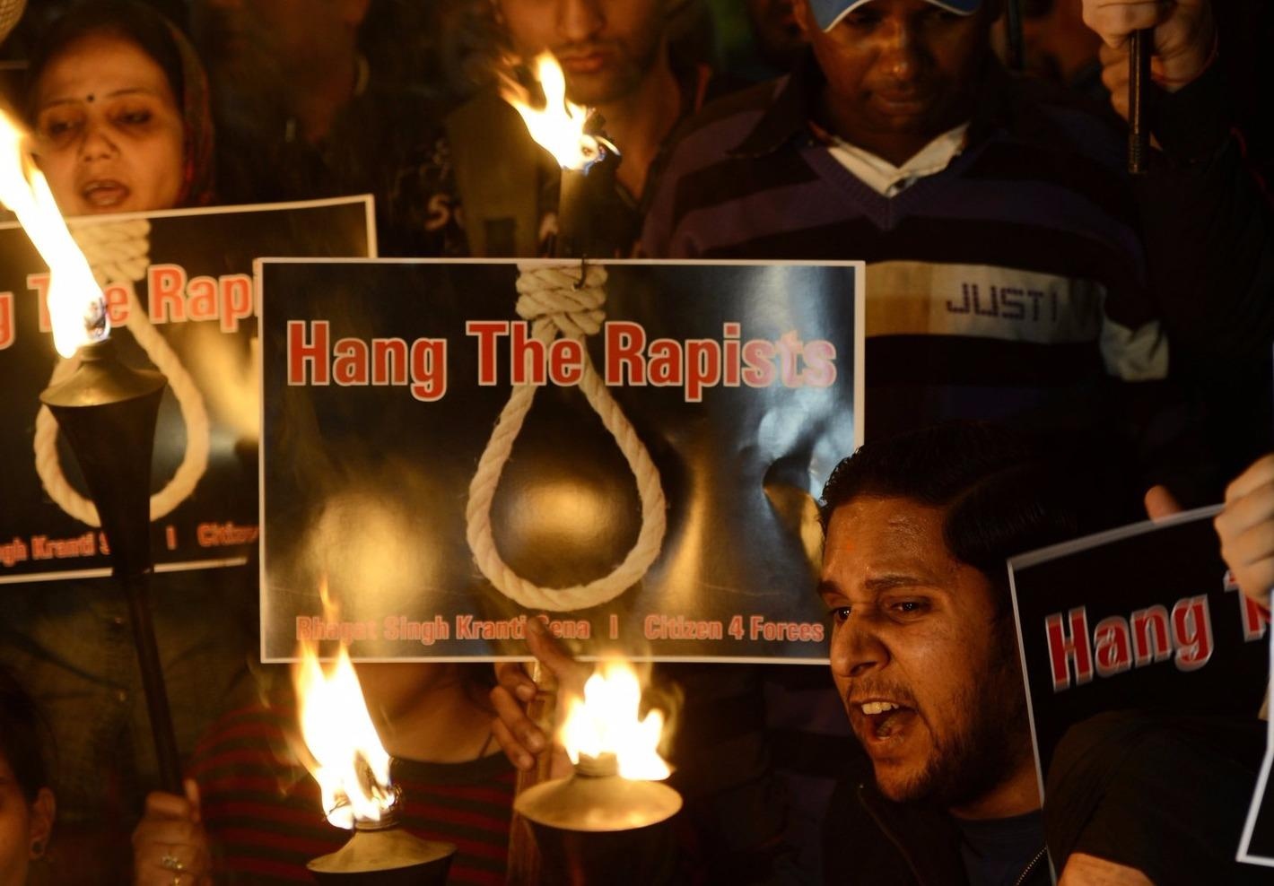 Vi sao 15 phut lai co mot phu nu An Do bi cuong hiep? hinh anh