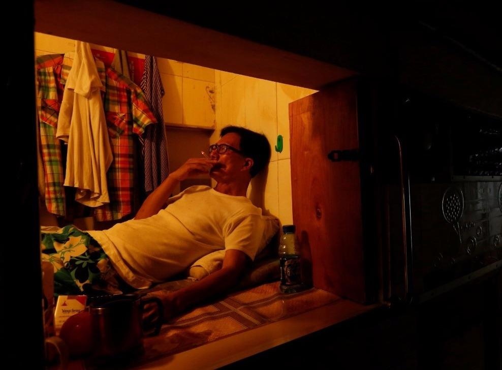 Dan Hong Kong chuyen sang song trong 'nha quan tai' hinh anh