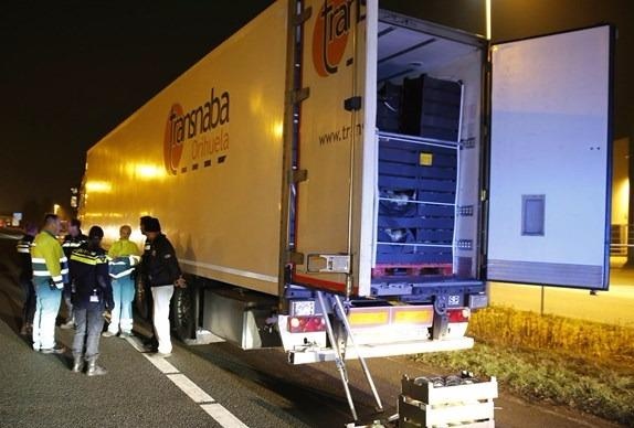 6 nguoi Viet tron tren xe dong lanh tu Bi sang Ha Lan hinh anh