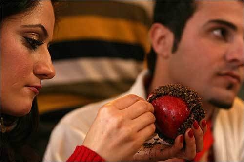 Valentine trang, Valentine den va nhung vong nguyet que hinh anh