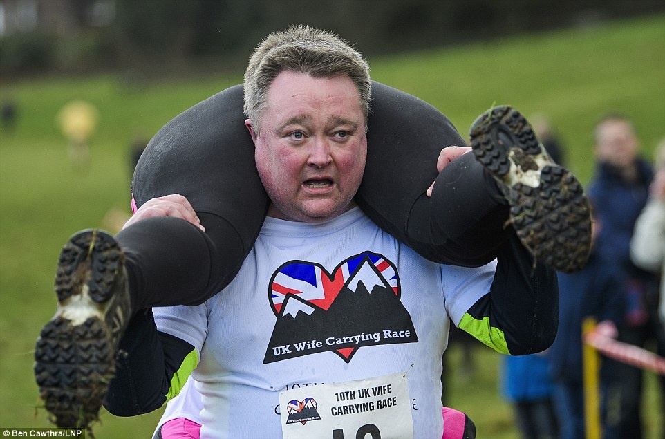 Cong vo bang dong: Mon thi dau ky la nhat nuoc Anh hinh anh