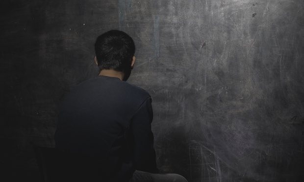 Thanh nien Viet 'song trong so hai' o trang trai can sa Anh hinh anh