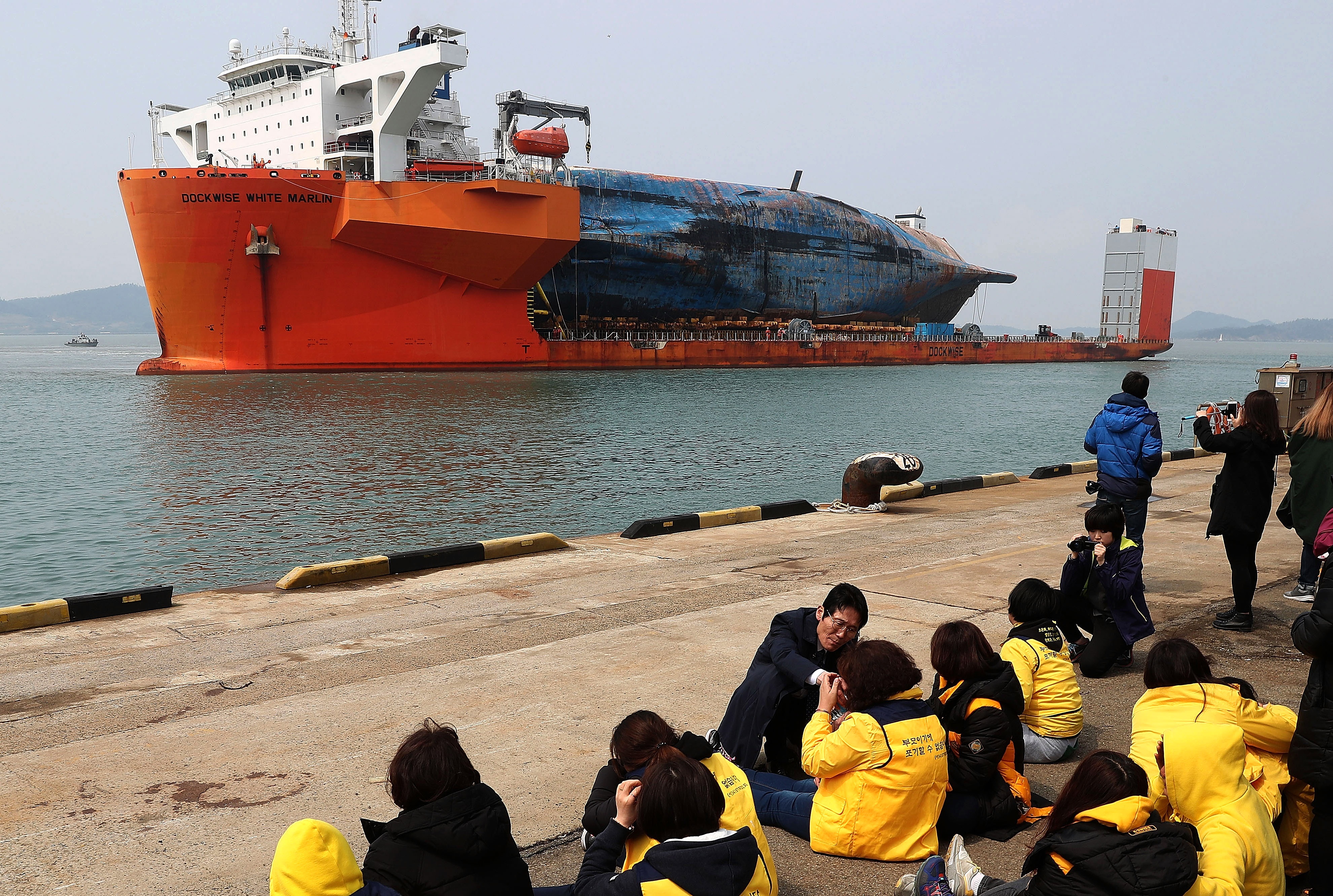pha Sewol duoc dua vao bo anh 1