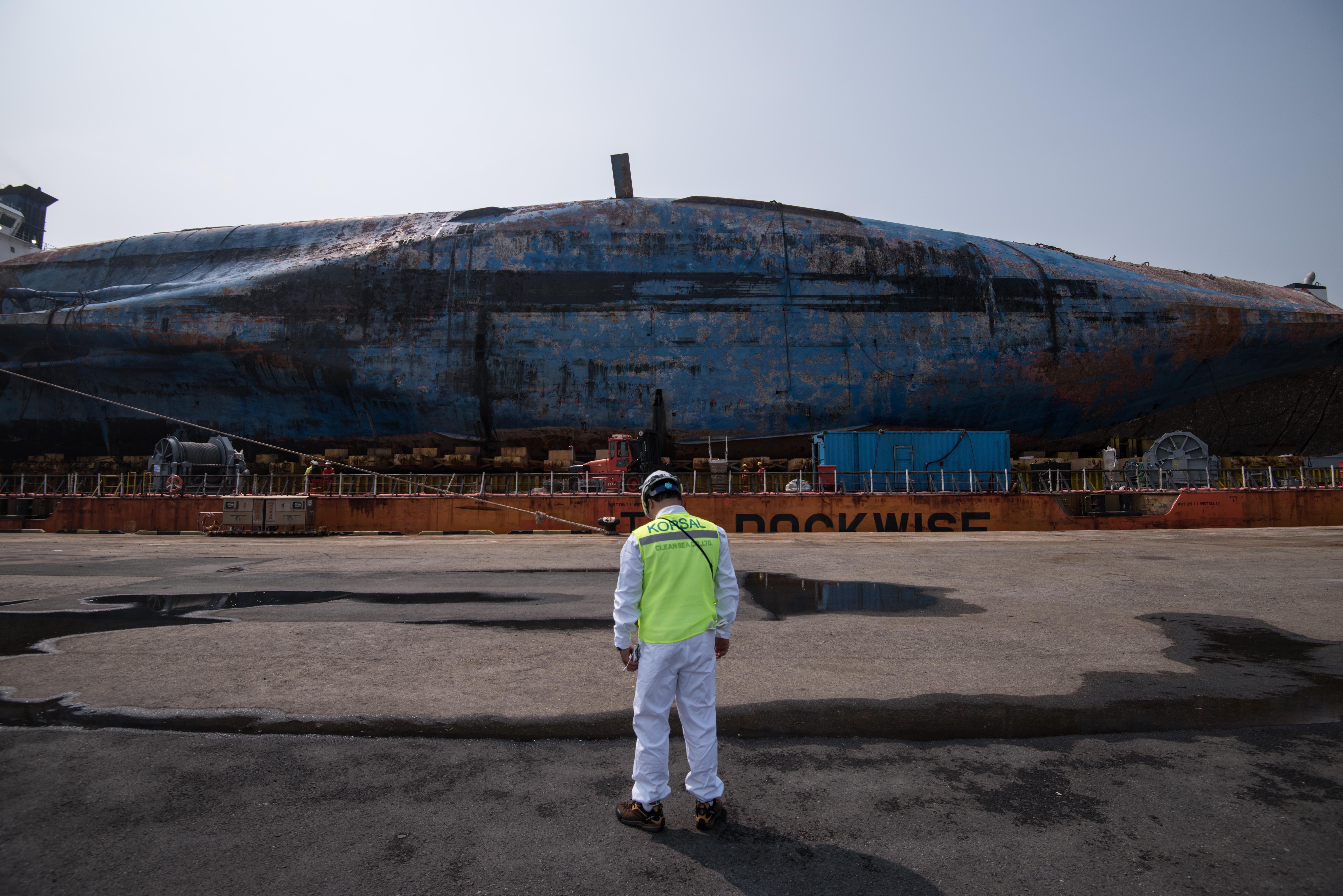 pha Sewol duoc dua vao bo anh 9