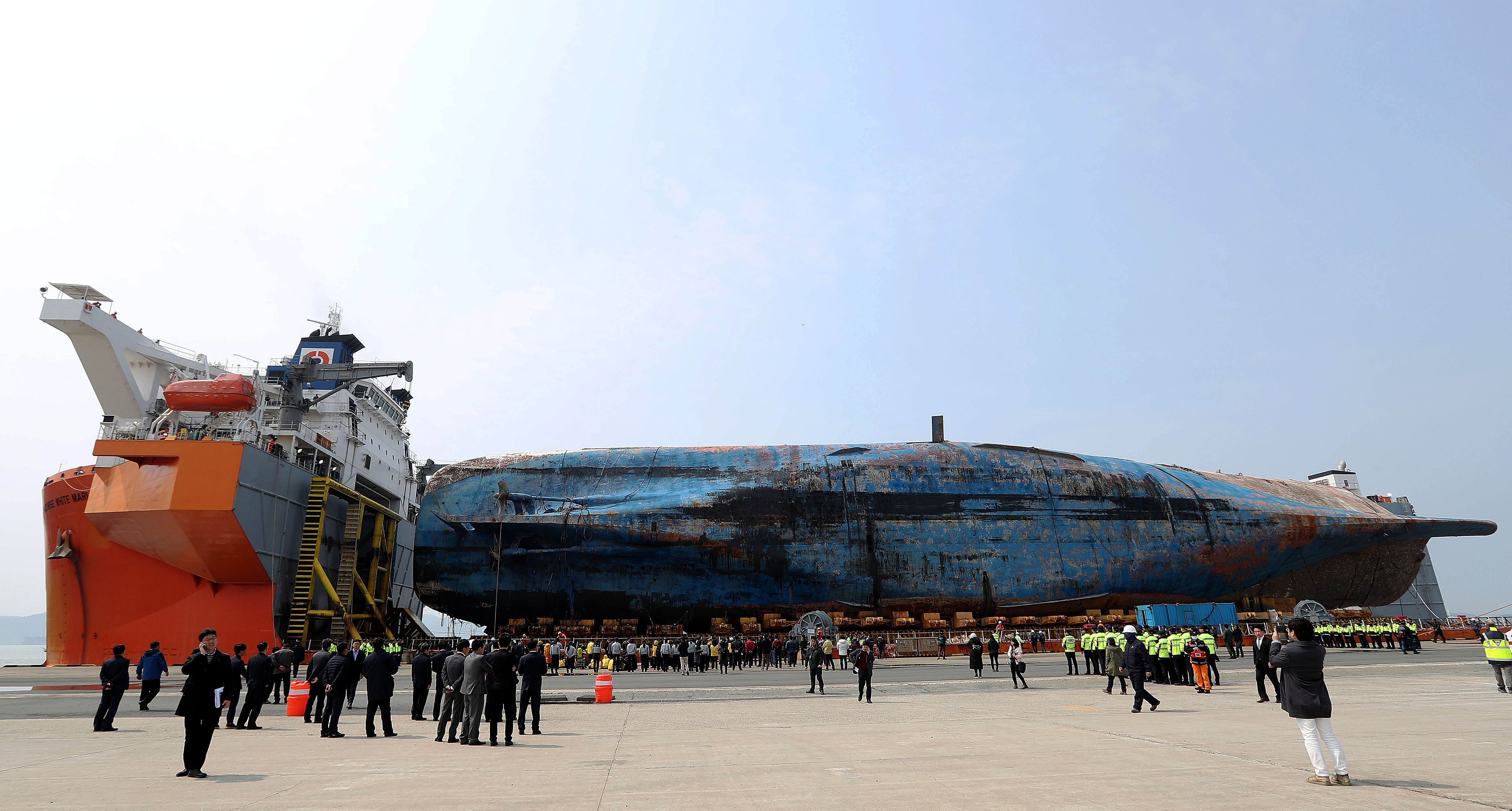 pha Sewol duoc dua vao bo anh 8