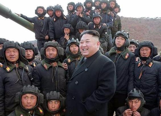 Binh doan xe tang Trieu Tien san sang 'giai phong' Han Quoc hinh anh