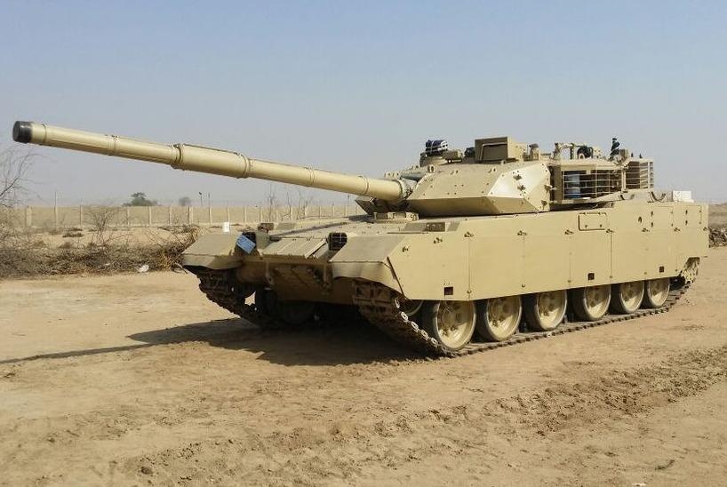 Trung Quoc 'khoe' xe tang chu luc VT-4 hinh anh