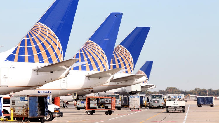 United thay doi chinh sach sau be boi bac si David Dao hinh anh