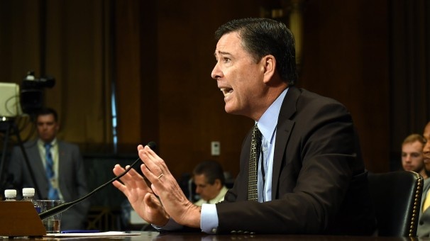 Giam doc FBI biet tin bi sa thai qua TV hinh anh