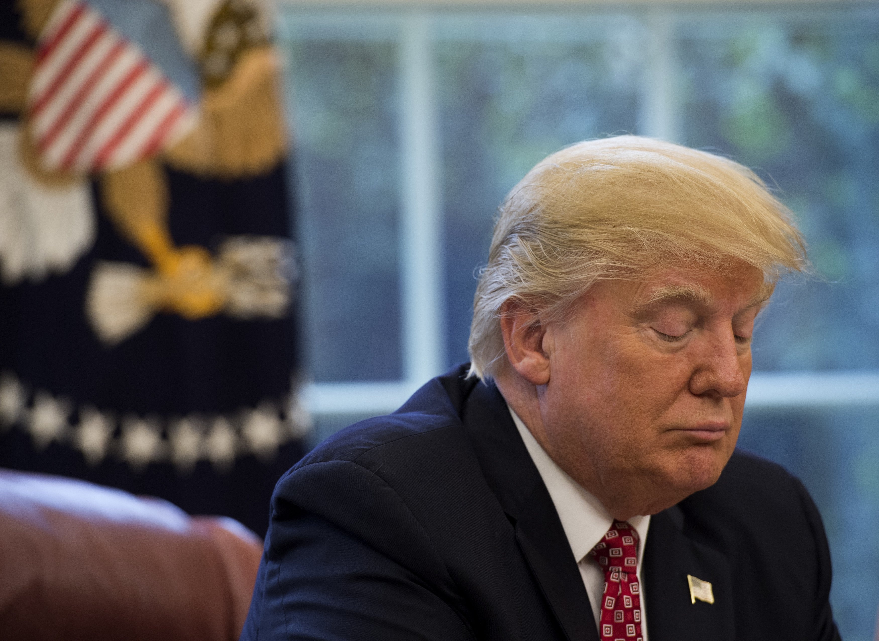 Nguoi tre My cho Trump diem F sau 100 ngay dau hinh anh