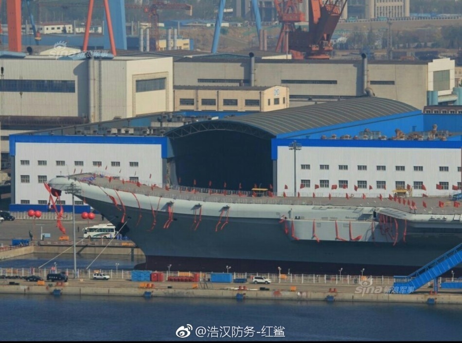 tau san bay dau tien Trung Quoc anh 5