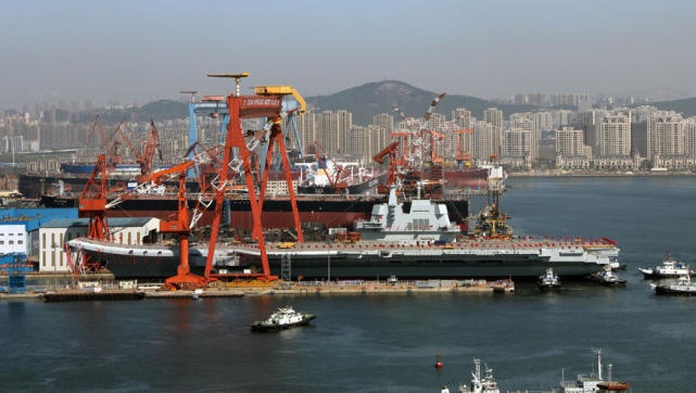 tau san bay dau tien Trung Quoc anh 4