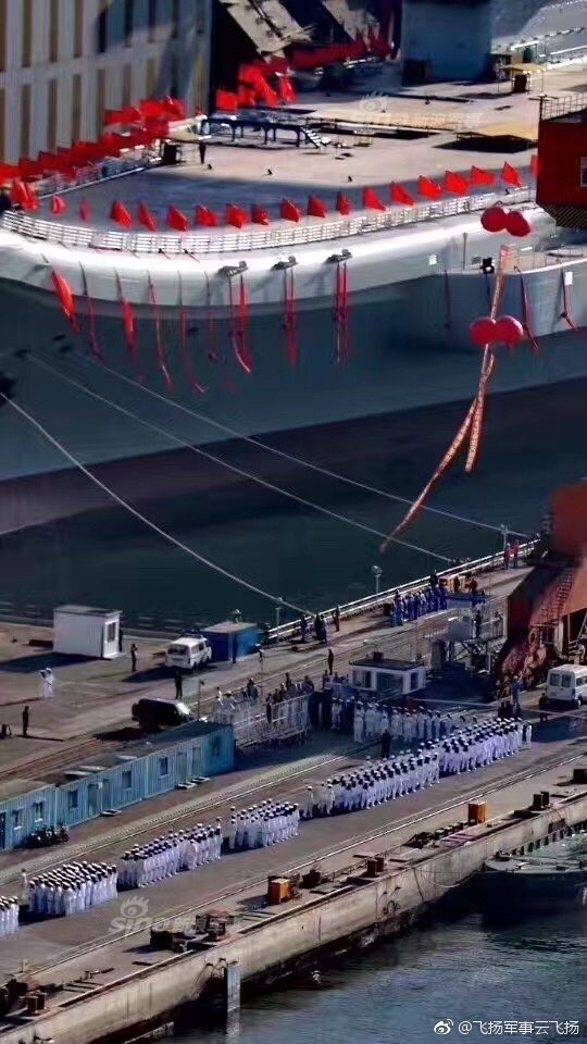 tau san bay dau tien Trung Quoc anh 6