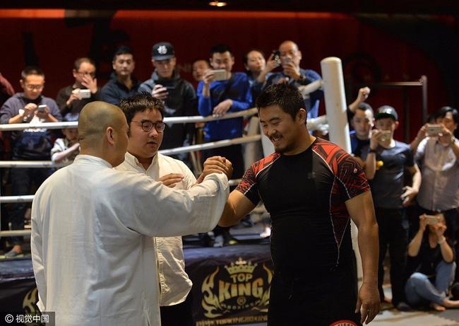 Cong ty cua vo si Tu Hieu Dong 'kinh doanh bat thuong' hinh anh