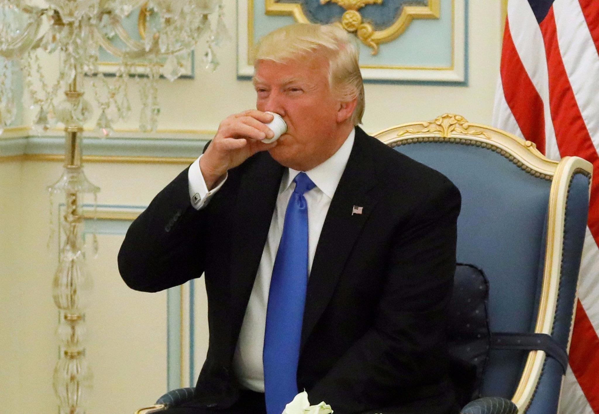 Tham Trung Dong, TT Trump muon chuyen huong 'tai can bang'? hinh anh