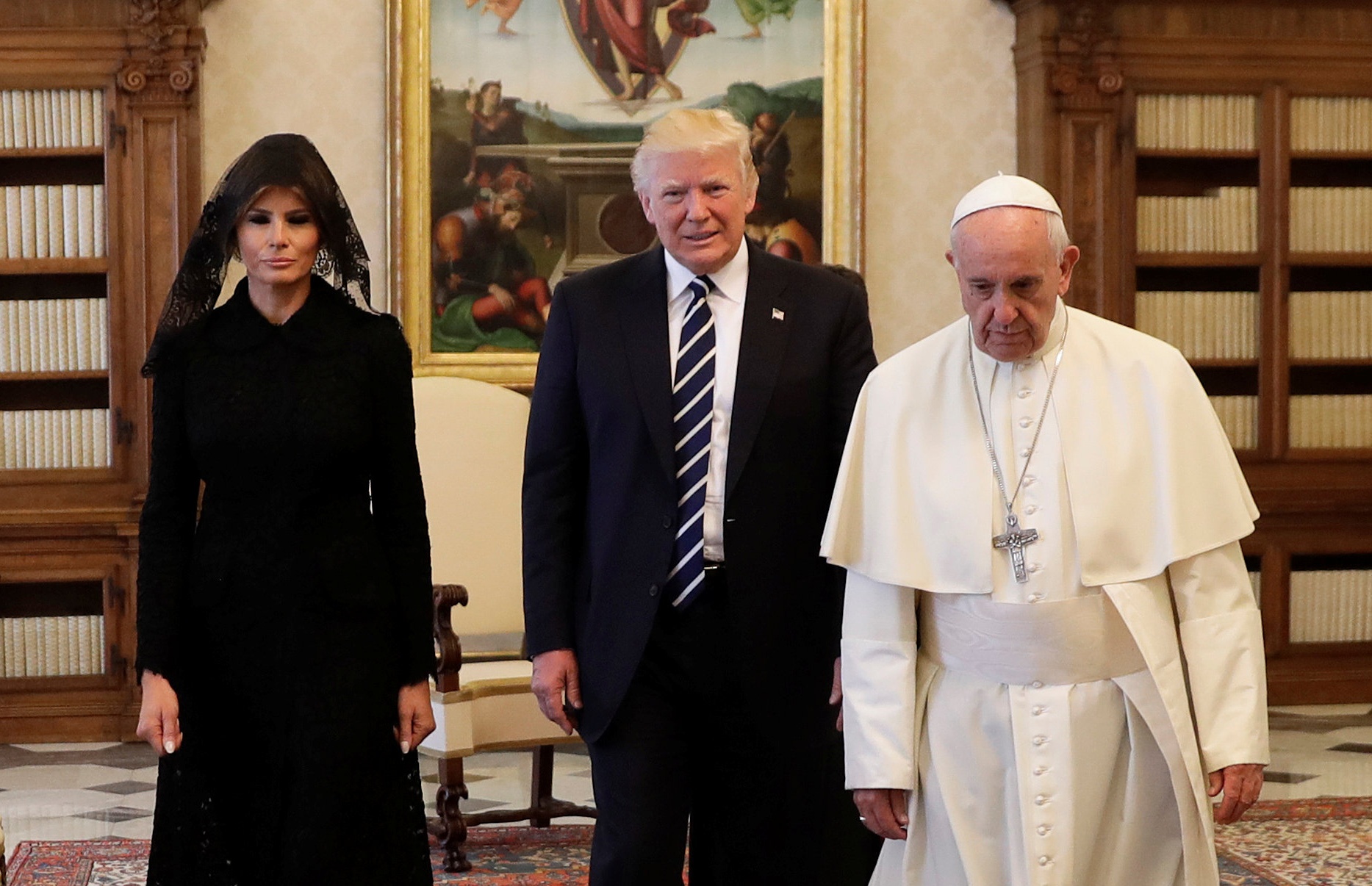 Tong thong Trump gap Giao hoang Francis tai Vatican hinh anh