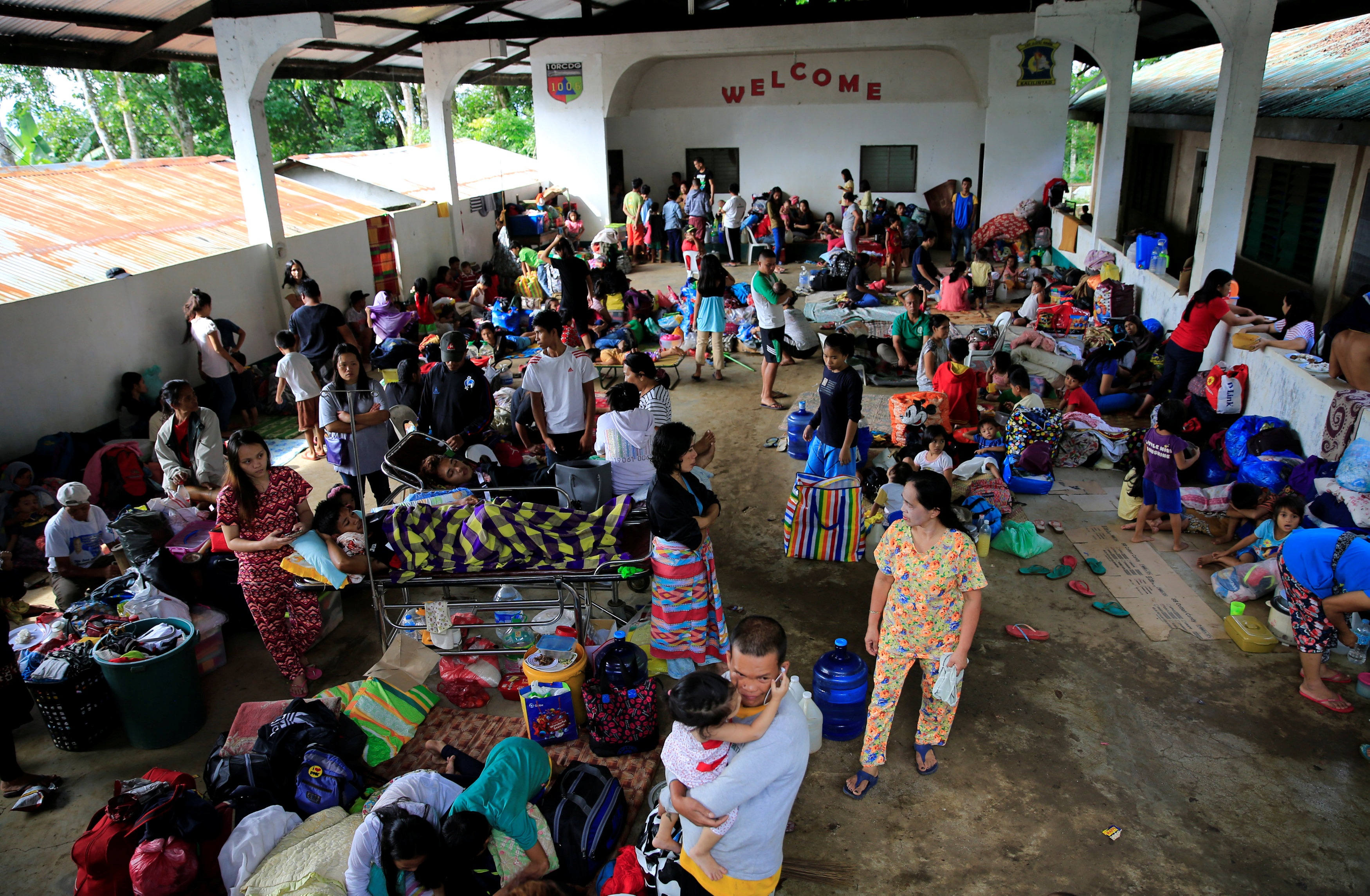 dan Philippines chay loan anh 8