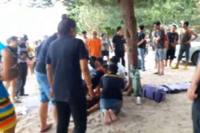 Set danh chet nguoi dung dien thoai o bai bien Thai Lan hinh anh