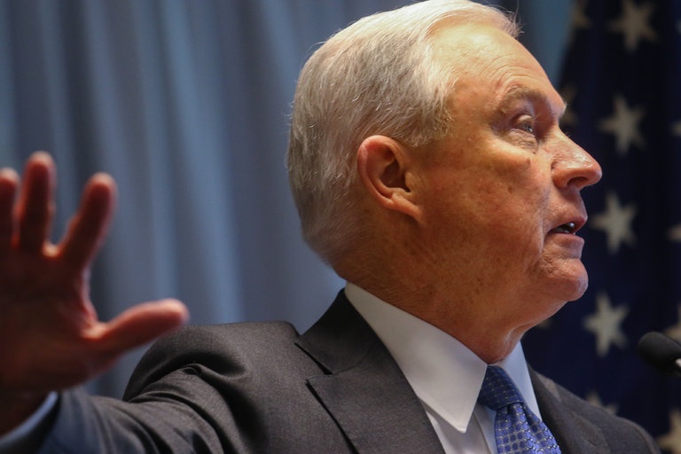 NYT: Bo truong Tu phap My xin tu chuc vi bat dong voi TT Trump hinh anh