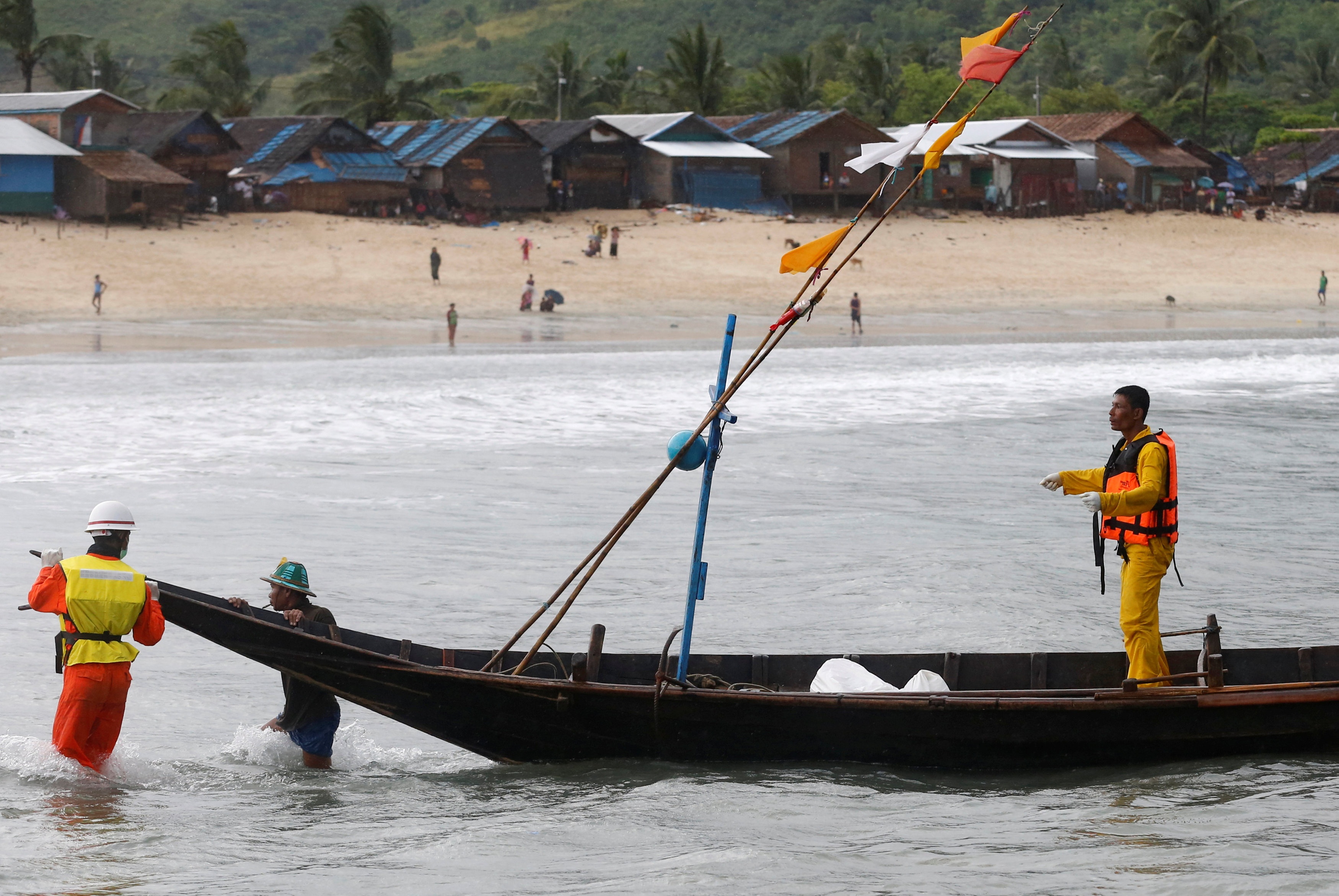 may bay roi o Myanmar anh 7