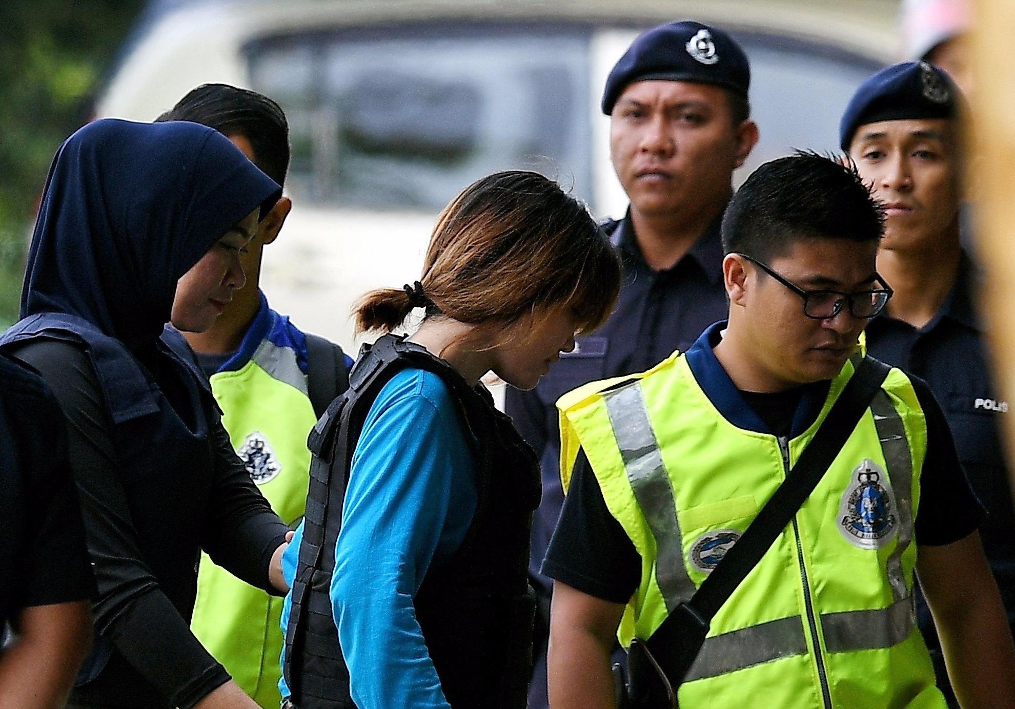 Vi an ninh, phien toa xu Doan Thi Huong chuyen vao nha tu hinh anh