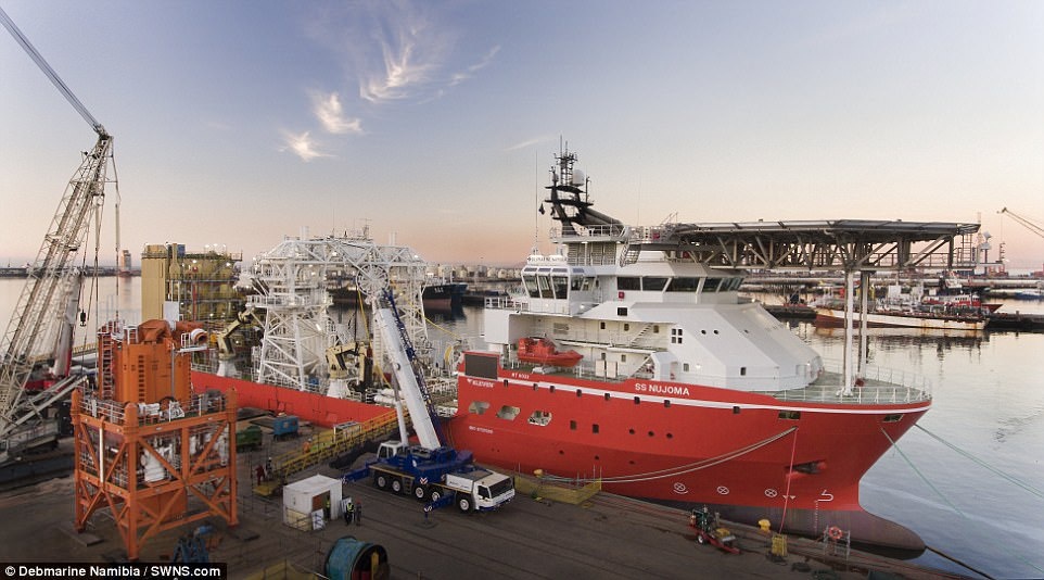 Can canh tau san kim cuong duoi bien lon nhat the gioi hinh anh