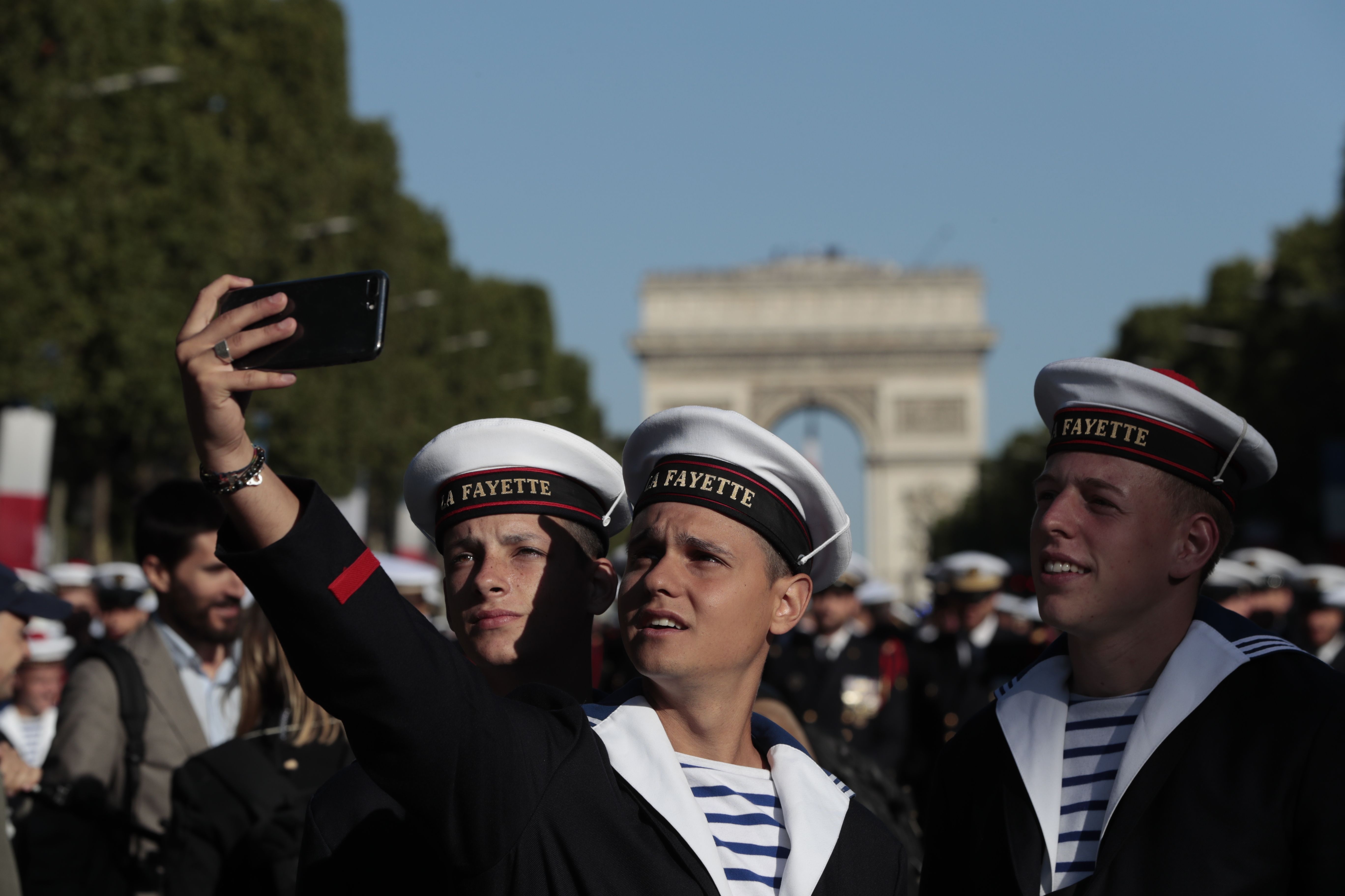 dieu binh quoc khanh Phap anh 14