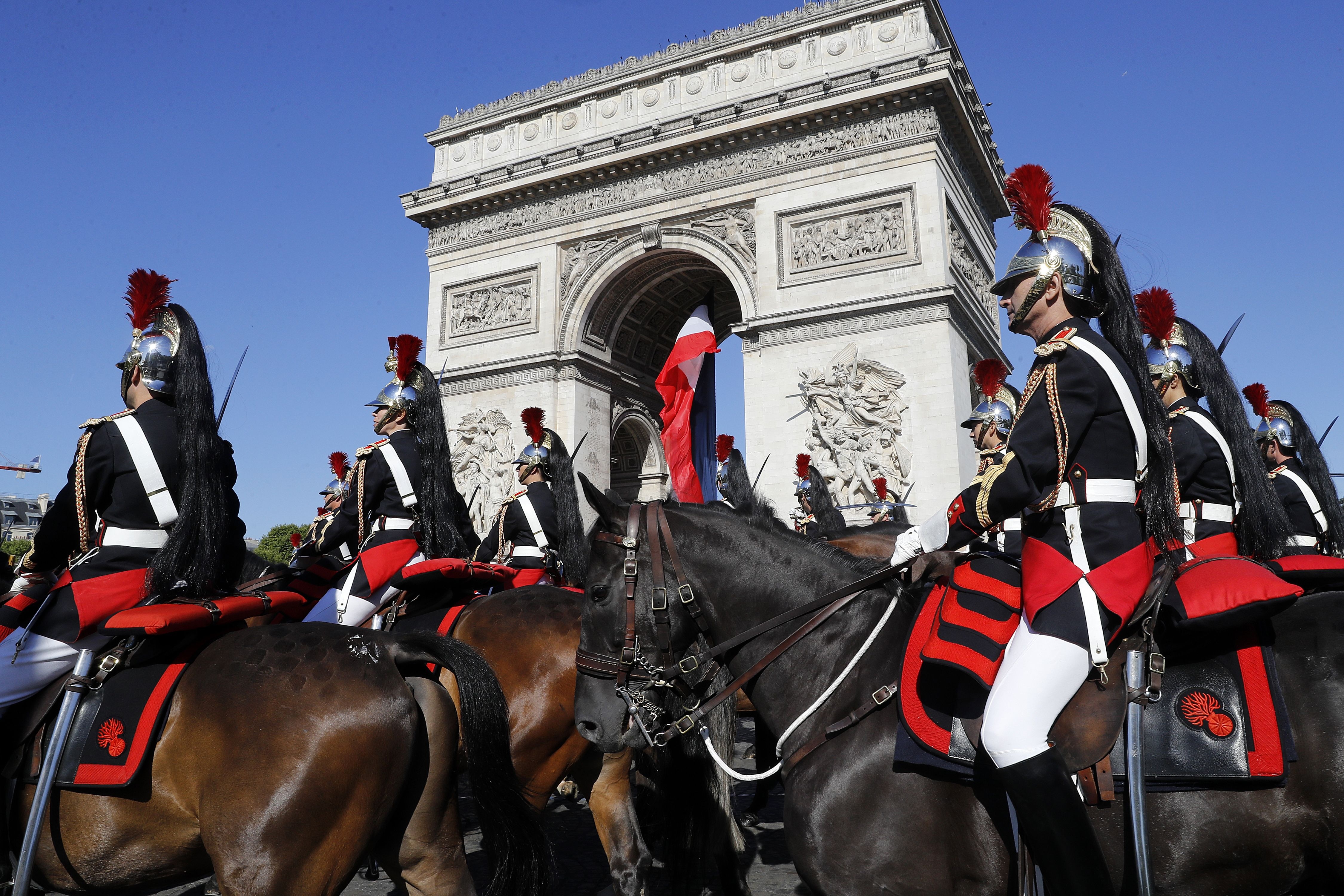 dieu binh quoc khanh Phap anh 2