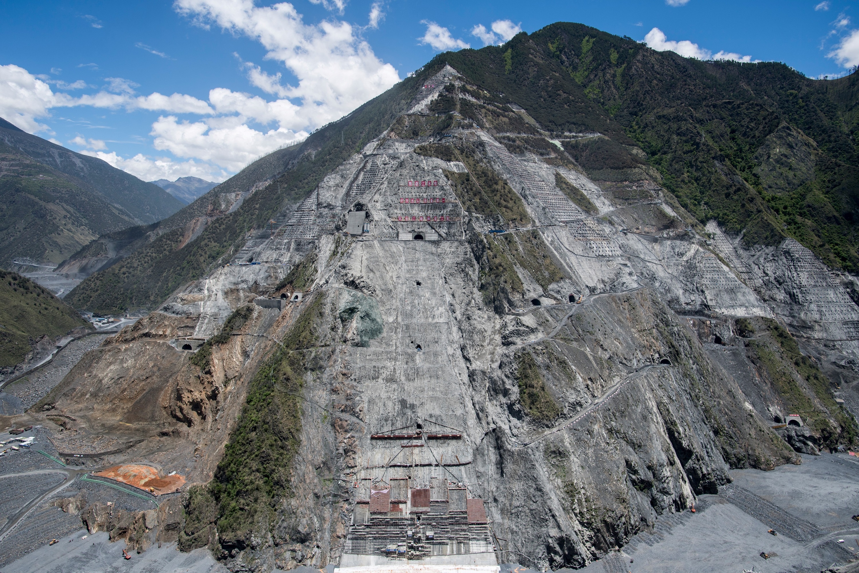 dap thuy dien tai Trung Quoc anh 1