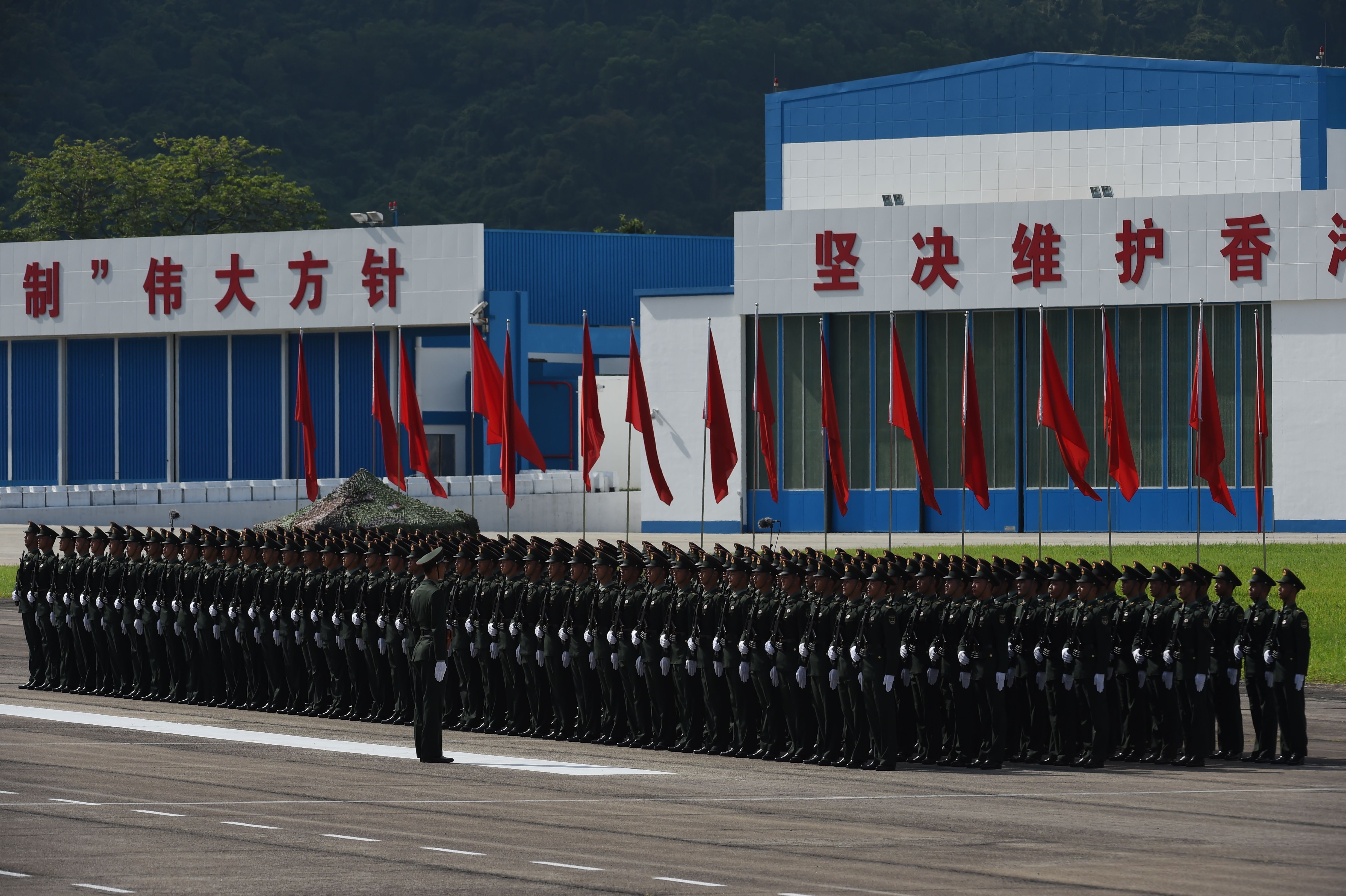 Tap Can Binh duyet binh Hong Kong anh 5