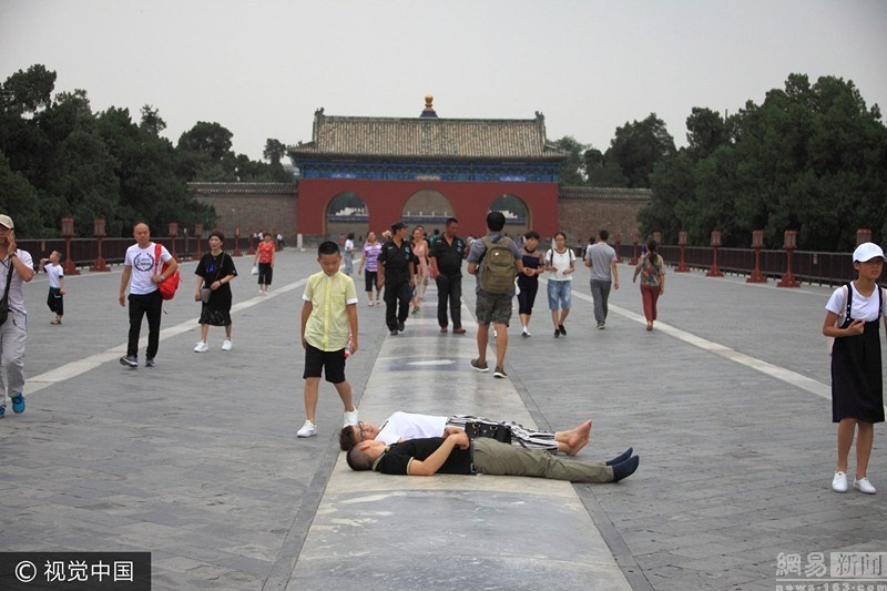 dan Trung Quoc nam chua benh o Thien Dan anh 1