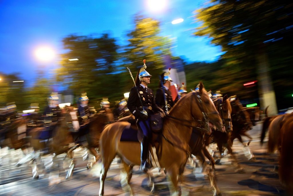 dieu binh quoc khanh Phap anh 4